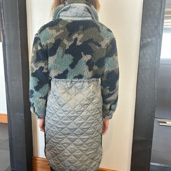 RARE! Everlane The Teddy Coat in Camo! Awesome Condition! XXS - Picture 4 of 4